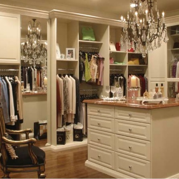 Meet your Posher, Courtney with Painting with martini's and a cat - Picture 2 of 4